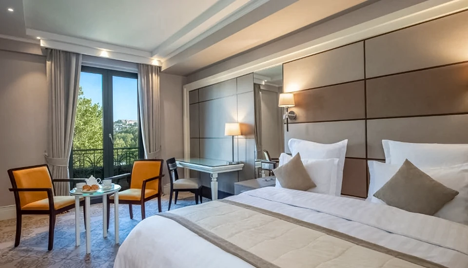 هتل آمباسادوری تفلیس